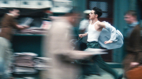 Marty Supreme Kritik: Timothée Chalamet glänzt in Josh Safdies Hochgeschwindigkeits-Biografie Marty Supreme Kritik: Timothée Chalamet glänzt in Josh Safdies Hochgeschwindigkeits-Biografie