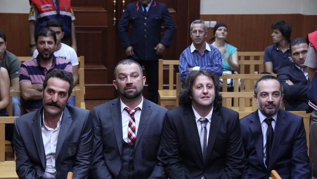 Çakallarla Dans 2: Hastasiyiz Dede! - Tanz der Schakale 2: Wir sind heiß drauf Opa